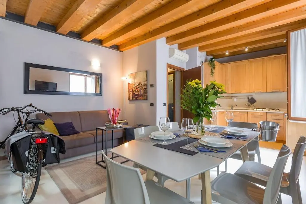 ***Penthouse 4 Min To Arena Inside Fortress Wall ! Verona Italy