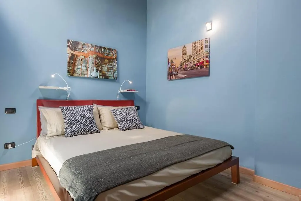 ***Penthouse 4 Min To Arena Inside Fortress Wall ! Verona 0*,  Italy